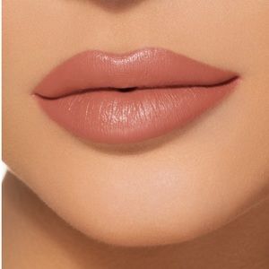 Kylie Cosmetics Velvet Lipstick “Commando”